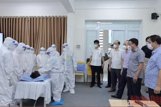 Học viên thực hành điều trị, cấp cứu bệnh nhân Covid-19.