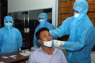 Người dân TP Hà Giang tự giác đi xét nghiệm Covid-19.