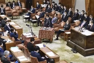 Toàn cảnh một phiên họp Hạ viện Nhật Bản tại thủ đô Tokyo ngày 25/11/2020. (Ảnh: Kyodo/TTXVN)