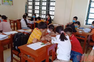 Học sinh Trường phổ thông DTNT THCS huyện Chợ Mới (Bắc Kạn) trong giờ học chương trình giáo dục phổ thông mới lớp 6. (Ảnh: TUẤN SƠN)