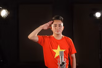 Ca sĩ Tùng Dương.