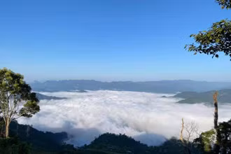 Biển mây trên đỉnh Đồn Đèn, huyện Ba Bể.