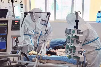 Chăm sóc, điều trị bệnh nhân Covid-19 nặng tại Bệnh viện Nhi Lâm Đồng.