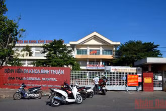 Bệnh viện đa khoa tỉnh Bình Thuận tiến hành phong tỏa Khoa Ngoại Tổng quát sau khi phát hiện ca dương tính.