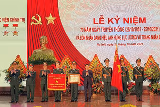 Phó Thủ tướng Thường trực Phạm Bình Minh trao danh hiệu Anh hùng Lực lượng vũ trang nhân dân thời kỳ đổi mới tặng Học viện Chính trị (Bộ Quốc phòng).