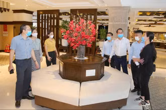 Đoàn khảo sát tiến hành khảo sát một số khu, điểm du lịch, cơ sở dịch vụ. (Ảnh: CTV)