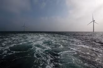 Các tuabin gió tại trang trại điện gió ngoài khơi Eneco Luchterduinen gần Amsterdam, Hà Lan ngày 26/9/2017. (Ảnh: Reuters)