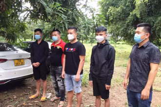 4 đối tượng tìm đường xuất cảnh trái phép và lái xe đưa đón dẫn đường.