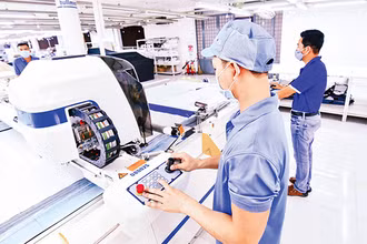 Lao động tại Công ty May Sài Gòn 3 (Ảnh minh họa: Quý Hiền).