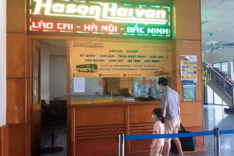 Xe khách tuyến Lào Cai - Hà Nội đã hoạt động trở lại. (Ảnh: Mạnh Dũng)