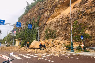 Sạt lở núi tại TP Quy Nhơn, tỉnh Bình Định.