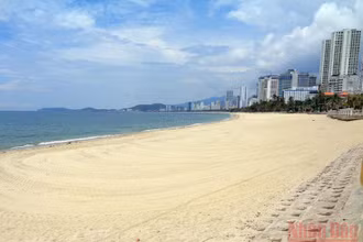Theo lộ trình, từ ngày 16/10, người dân Khánh Hòa ở “vùng xanh” sẽ được tắm biển.