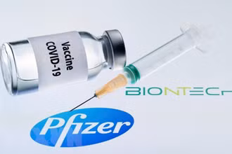 Vaccine ngừa Covid-19 của Pfizer. (Ảnh: AFP/TTXVN)