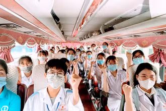 83 cán bộ, sinh viên Trường Đại học Y dược Hải Phòng lên đường hỗ trợ Bắc Giang chống dịch.