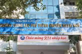 Trường chuyên Ngoại ngữ cho học sinh kiểm tra học kỳ trực tuyến