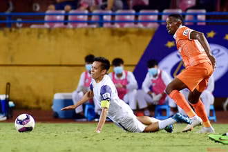 Hà Nội FC đang đứng trước nguy cơ xuống nhóm tám đội thi đấu trụ hạng. (Ảnh: TRẦN HẢI)