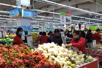 Hàng hóa dồi dào tại các siêu thị ở Hà Nội, bảo đảm cung cấp cho người dân trong mọi tình huống xảy ra dịch. 