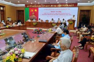 Hội nghị tiếp xúc giữa cử tri với người ứng cử đại biểu HĐND thành phố Hà Nội tại điểm cầu chính (trụ sở quận Nam Từ Liêm).