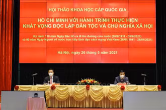 Đồng chí Nguyễn Xuân Thắng, Ủy viên Bộ Chính trị, Giám đốc Học viện Chính trị quốc gia Hồ Chí Minh, Chủ tịch Hội đồng Lý luận Trung ương và đồng chí Nguyễn Trọng Nghĩa, Bí thư Trung ương Đảng, Trưởng Ban Tuyên giáo Trung ương chủ trì Hội thảo. Ảnh: Nguyễn Điệp/TTXVN