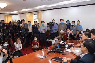 Các cuộc họp báo về Covid-19 luôn được truyền thông tại Lào quan tâm.