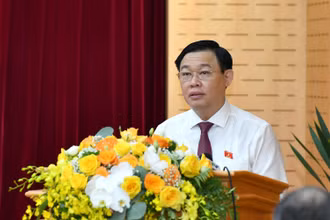 Chủ tịch Quốc hội Vương Đình Huệ phát biểu khai mạc hội nghị.