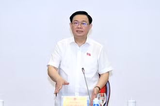 Chủ tịch Quốc hội Vương Đình Huệ phát biểu tại buổi làm việc. (Ảnh: DUY LINH)