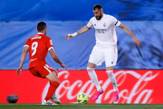 Real có trận hòa hú vía trước Sevilla và cũng lỡ cơ hội chiếm ngôi đầu bảng. (Ảnh: Real Madrid CF)