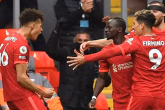 Các cầu thủ Liverpool mừng chiến thắng 2-0 trước Crystal Palace.
