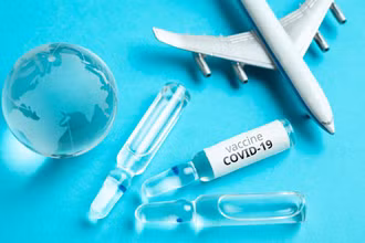 Trào lưu "du lịch tiêm vaccine Covid-19" đang nở rộ ở nhiều nơi (Ảnh: FORBES)
