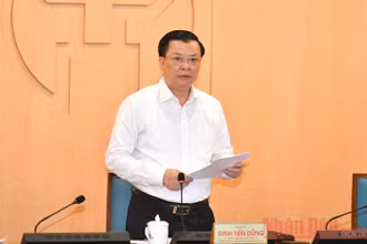 Đồng chí Đinh Tiến Dũng, Ủy viên Bộ Chính trị, Bí thư Thành ủy phát biểu kết luận cuộc họp. (Ảnh: DUY LINH)