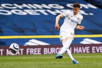 Rodrigo ấn định chiến thắng 3-1 cho Leeds.