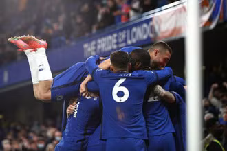 Các cầu thủ Chelsea mừng trận thắng Leicester 2-1.