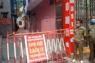 Ngõ 417, phố Lý Bôn (TP Thái Bình), nơi sinh viên Đại học Y Dược Thái Bình dương tính với SARS-CoV-2 sinh sống.
