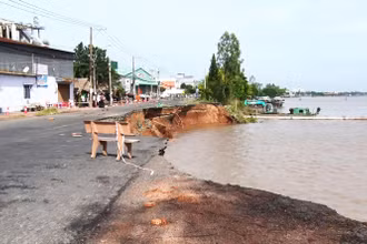 Sạt lở Quốc lộ 91 đoạn qua ấp Bình Tân, xã Bình Mỹ, Châu Phú (An Giang). (Ảnh: Thanh Dũng)