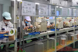 Sản xuất theo quy định giãn cách tại công ty Tabuchi (Nhật Bản) tại khu công nghiệp Đại Đồng, Hoàn Sơn, Bắc Ninh (Ảnh minh họa: Thái Sơn)..