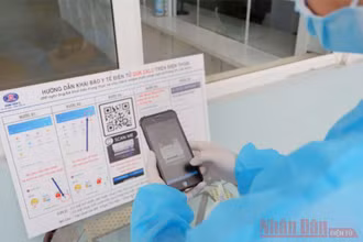 Người dân có thể thực hiện khai báo y tế bằng mã QR code.