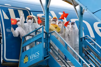 VNA vận chuyển miễn phí bác sĩ chống dịch cho Bắc Ninh, Bắc Giang