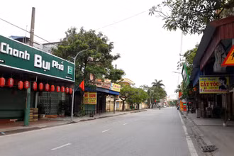 Thị trấn Cổ Lễ, huyện Trực Ninh (Nam Định) thực hiện giãn cách khi xuất hiện các ca bệnh Covid-19 trên địa bàn.