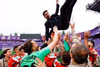Các cầu thủ Atletico ăn mừng chức vô địch La Liga. (Ảnh: Reuters)