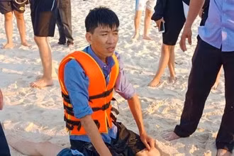 Đại úy Phạm Ngọc Thắng kịp thời cứu sống một học sinh bị đuối nước. Ảnh: CTV