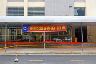 Khoa Truyền nhiễm, Bệnh viện đa khoa tỉnh Thái Bình đang thu dung, điều trị cho 10 trường hợp F0 và ba F1 trên địa bàn.
