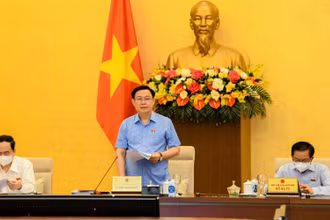 Chủ tịch Quốc hội Vương Đình Huệ phát biểu khai mạc phiên họp.