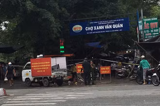Chợ Xanh Văn Quán được phong tỏa sáng nay do có một ca dương tính đã từng đến.