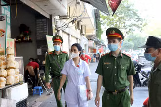 Trước tình hình dịch Covid-19 đang diễn biến hết sức phức tạp và khó lường, ngày 5-5, Chủ tịch UBND TP Hà Nội ban hành Chỉ thị số 11/CT-UBND, yêu cầu tăng cường thực hiện quyết liệt các biện pháp phòng, chống dịch Covid-19 trong tình hình mới.