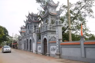 Đền Tiên La (Hưng Hà, Thái Bình) buộc phải đóng cửa từ trưa 30-4 do phát hiện trường hợp F0 đi lễ vào ngày 25-4.