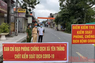Cơ quan chức năng huyện Ý Yên (Nam Định) thành lập chốt phong tỏa tại khu vực giáp ranh giữa hai xã Yên Thắng và Yên Cường.