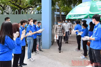 Tại một điểm thi của Thành phố Hà Nội năm 2020. Ảnh: THUỶ NGUYÊN