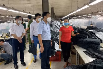 Công ty May Ever Glory Việt Nam phải dừng hoạt động do không bảo đảm các quy định phòng dịch.