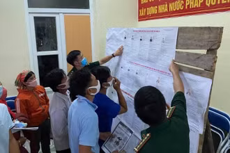 Tại các xã biên giới lực lượng biên phòng phối hợp, hỗ trợ rất tốt cho chính quyền địa phương tuyên truyền về ngày bầu cử đến cử tri.