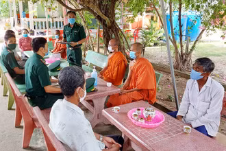 TT1: Họp dân tuyên truyền tại chùa Giồng Kè. 